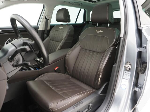 Skoda SUPERB Combi 1.4 TSI iV Laurin & Klement | Panoramadak | Massage | Canton | Camera | Keyless | Adaptive Cruise | Carplay