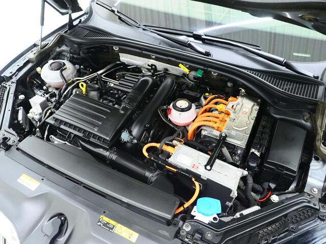 Skoda SUPERB Combi 1.4 TSI iV Laurin & Klement | Massage | Canton | Trekhaak | Camera | Memory | Keyless | Adaptive Cruise