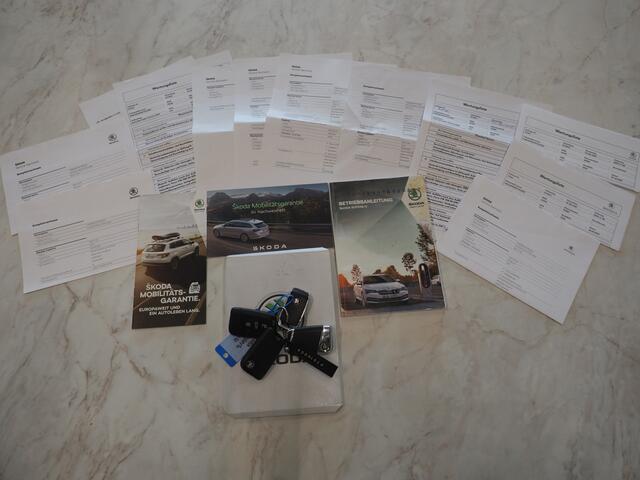 Skoda SUPERB Combi 1.4 TSI iV Sportline 218PK | Sportstoelen | Trekhaak | Camera | Memory | Sfeer | Keyless | Adaptive Cruise