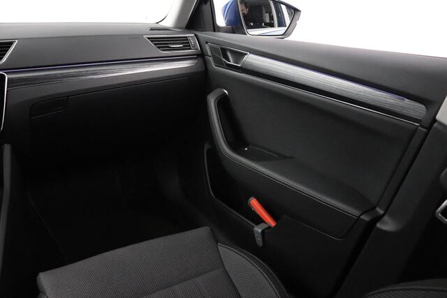 Skoda SUPERB Combi 1.5 TSI 150pk DSG ACT Business Edition | Navigatie | Stoelverwarming | Camera |