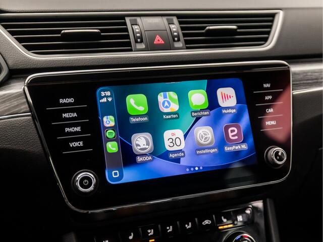 Skoda SUPERB Combi 1.5 TSI ACT Sport 150Pk Automaat (APPLE CARPLAY, GROOT NAVI, MEMORY SEATS, STOELVERWARMING, CAMERA, GETINT GLAS, KEYLESS, LED KOPLAMPEN, NIEUWSTAAT)