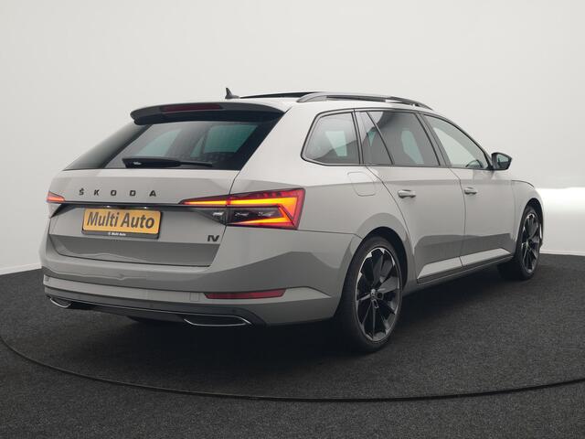 Skoda SUPERB Combi 1.4 TSI iV Sportline Plug In Hybrid 218pk Dealer O.H PHEV | Panodak | Crystal LED | Adaptive Cruise | Alcantara Sportstoelen Memory & Verwarmd | Camera | Apple Carplay | Sfeerverlichting | Navigatie | Virtual | DAB | 19" L.M |
