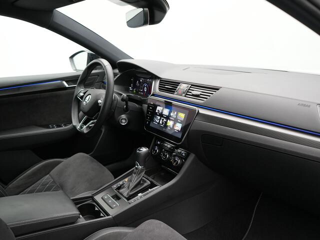 Skoda SUPERB Combi 1.4 TSI iV Sportline Plug In Hybrid 218pk Dealer O.H PHEV | Panodak | Crystal LED | Adaptive Cruise | Alcantara Sportstoelen Memory & Verwarmd | Camera | Apple Carplay | Sfeerverlichting | Navigatie | Virtual | DAB | 19" L.M |