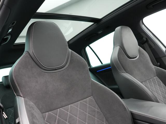 Skoda SUPERB Combi 1.4 TSI iV Sportline Plug In Hybrid 218pk Dealer O.H PHEV | Panodak | Crystal LED | Adaptive Cruise | Alcantara Sportstoelen Memory & Verwarmd | Camera | Apple Carplay | Sfeerverlichting | Navigatie | Virtual | DAB | 19" L.M |