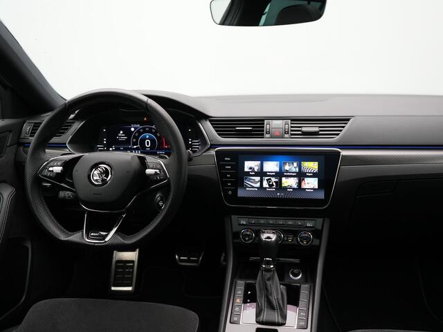 Skoda SUPERB Combi 1.4 TSI iV Sportline Plug In Hybrid 218pk Dealer O.H PHEV | Panodak | Crystal LED | Adaptive Cruise | Alcantara Sportstoelen Memory & Verwarmd | Camera | Apple Carplay | Sfeerverlichting | Navigatie | Virtual | DAB | 19" L.M |