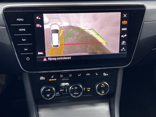 Skoda SUPERB Combi 1.4 TSI iV Business Edition Plus / EAER 61 km / 1.600 kg elektrische trekhaak / Virtual Cockpit / Leder / Navigatie / Parkeerassistent / Stoel- en achterbankverwarming / Adaptieve CC / Apple Carplay Android / 17" LM wielen /