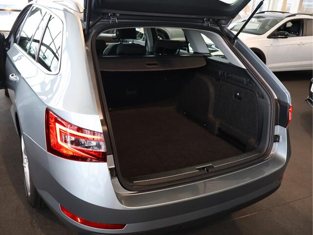 Skoda SUPERB Combi 1.4 TSI ACT Style Automaat | Clima | Comfortstoelen | Carplay | Memory | Haak |