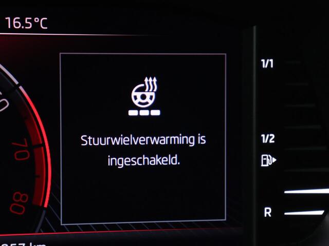 Skoda SUPERB 1.4 TSI iV Sportline | Stoelverwarming | Alcantara | Adaptive cruise | Camera | Carplay | Matrix LED | Stuurverwarming | Virtual Cockpit | Navigatie | Parkeerhulp | Sportstoelen | Sfeerverlichting | PHEV | Plug In