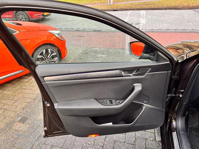 Skoda SUPERB Combi 1.4 TSI iV Sportline Business