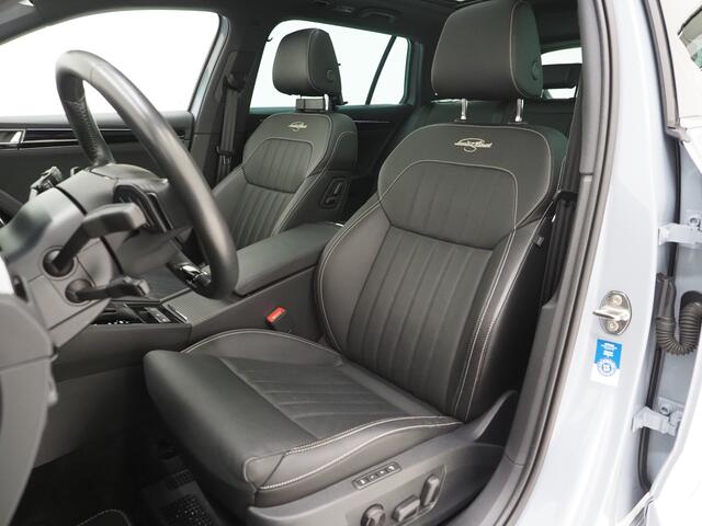 Skoda SUPERB Combi 1.4 TSI iV Laurin & Klement | Panoramadak | Massage | Canton | Trekhaak | 360 | Leder | Keyless | Adaptive Cruise