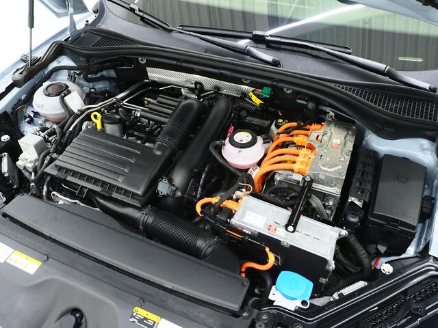 Skoda SUPERB Combi 1.4 TSI iV Laurin & Klement | Panoramadak | Massage | Canton | Trekhaak | 360 | Leder | Keyless | Adaptive Cruise