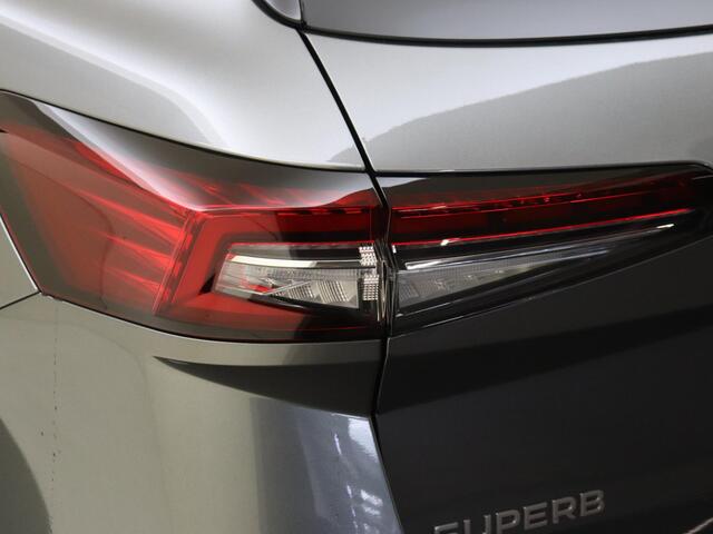 Skoda SUPERB Combi 1.5 TSI MHEV First Edition | 360 camera | Parkeerassistent | Stoelverwarming voor en achter | Keyless | Navigatie | LED matrix verlichting | 3-zone airco | Massagefunctie voorstoelen |