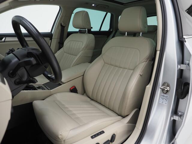 Skoda SUPERB Combi 1.4 TSI iV Style | Panoramadak | Canton | Leder | Camera | Keyless | Adaptive Cruise | Memory | Carplay