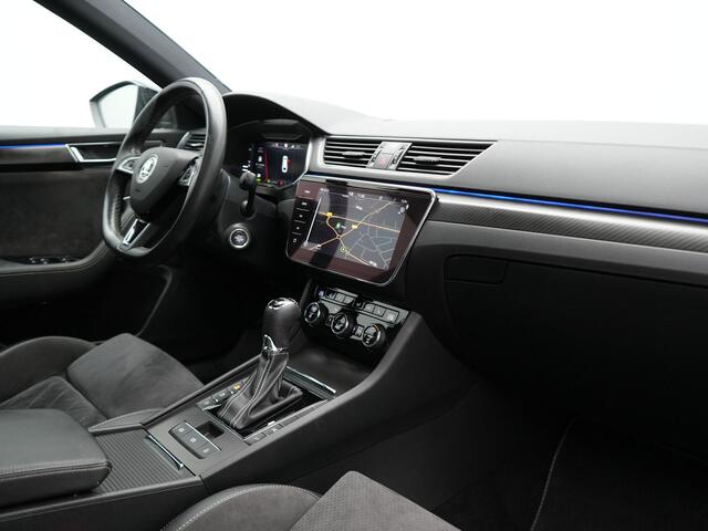 Skoda SUPERB Combi 1.4 TSI iV Sportline Business Plug In Hybrid 218pk Dealer O.H. PHEV | Trekhaak Af Fabriek | Panodak | Adaptive Cruise | 360 Camera | Alcantara Sportstoelen Memory & Verwarmd | Apple Carplay | Keyless | Blis | Virtual | Navigatie | DAB |