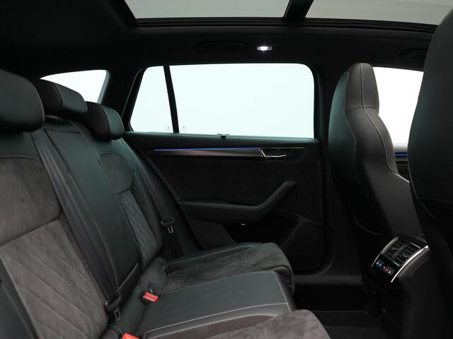 Skoda SUPERB Combi 1.4 TSI iV Sportline Business Plug In Hybrid 218pk Dealer O.H. PHEV | Trekhaak Af Fabriek | Panodak | Adaptive Cruise | 360 Camera | Alcantara Sportstoelen Memory & Verwarmd | Apple Carplay | Keyless | Blis | Virtual | Navigatie | DAB |