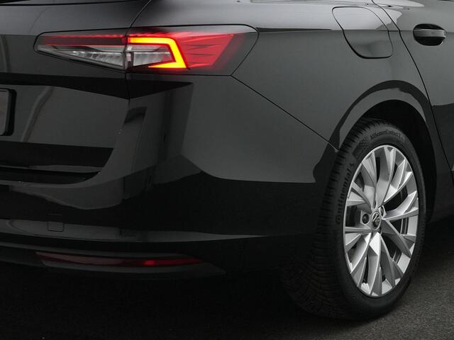 Skoda SUPERB Combi 1.5 TSI MHEV 150 pk DSG Selection | Trekhaak | Achteruitrijcamera | Stoelverwarming | Adaptive Cruise