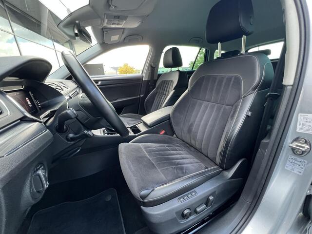 Skoda SUPERB Combi 1.4 TSI iV Business Edition Plus 218PK | Camera | Apple Carplay | Adaptieve Cruise Control | Stuur-en stoelverwarming | SOH 95.4% |