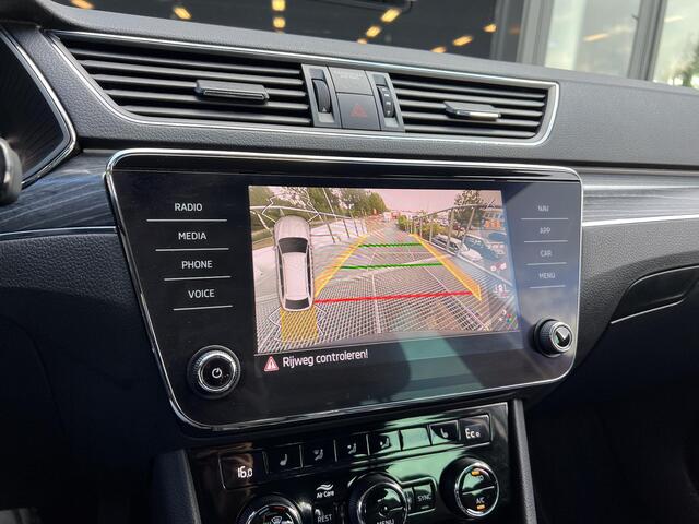 Skoda SUPERB Combi 1.4 TSI iV Business Edition Plus 218PK | Camera | Apple Carplay | Adaptieve Cruise Control | Stuur-en stoelverwarming | SOH 95.4% |