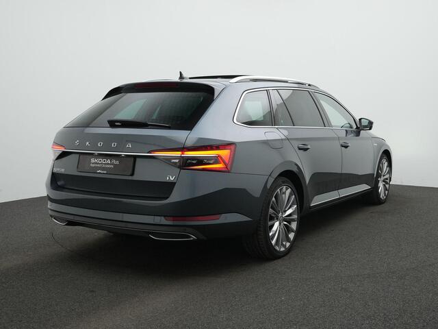 Skoda SUPERB Combi 1.4 TSI iV 218 pk DSG Laurin & Klement | Panoramadak | Trekhaak | Navigatie Columbus | Geheugenstoelen | Leder | Adaptief onderstel | Matrix LED | Canton