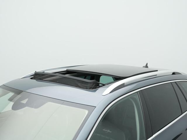 Skoda SUPERB Combi 1.4 TSI iV 218 pk DSG Laurin & Klement | Panoramadak | Trekhaak | Navigatie Columbus | Geheugenstoelen | Leder | Adaptief onderstel | Matrix LED | Canton