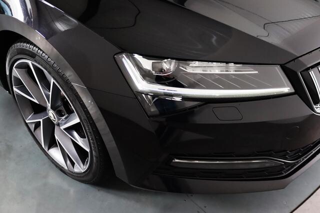 Skoda SUPERB Combi 1.4 TSI iV Sportline Black Edition Panoramadak, LED, Sportstoelen, Alcantara, Memory, Camera