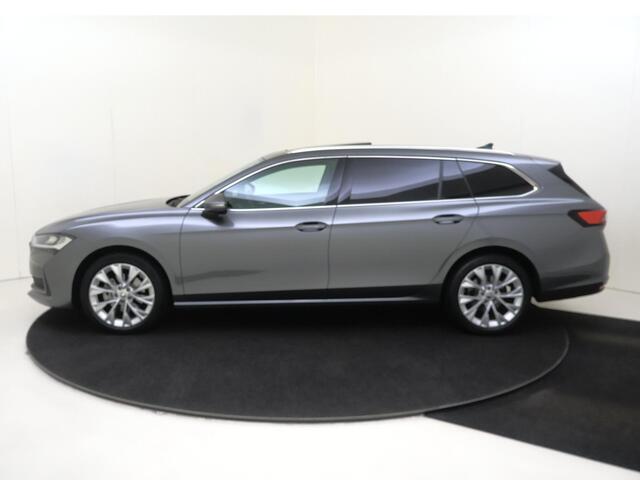 Skoda SUPERB Combi 1.5 TSI MHEV First Edition | Panoramadak | Trekhaak | Keyless | Adaptieve cruise control | Stoelverwarming | Achteruitrijcamera | Navigatie | Massagefunctie voorstoelen |