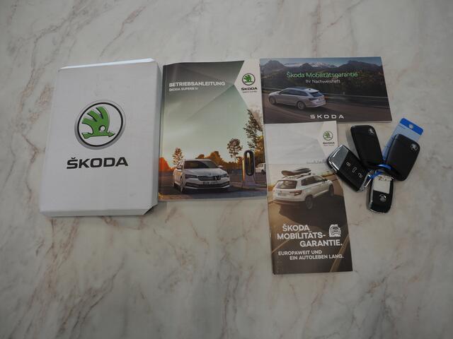 Skoda SUPERB Combi 1.4 TSI iV 218PK Style | Trekhaak | Camera | Keyless | Adaptive Cruise | Virtual | Memory | Carplay