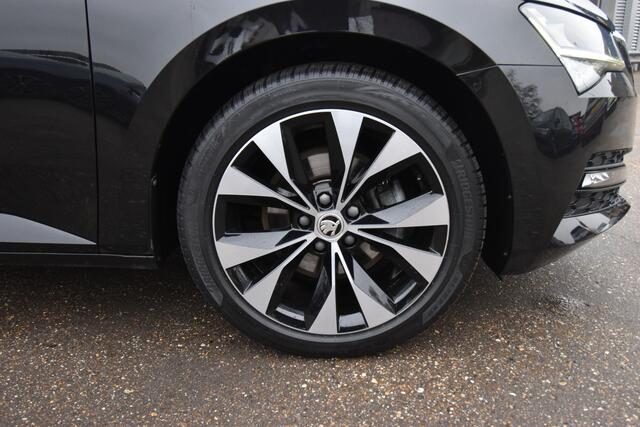 Skoda SUPERB Combi 1.5 TSI ACT Business Edition , AFNB TREKHAAK , CLIMATR , CR CONTR , NAVI , LMV18 ,