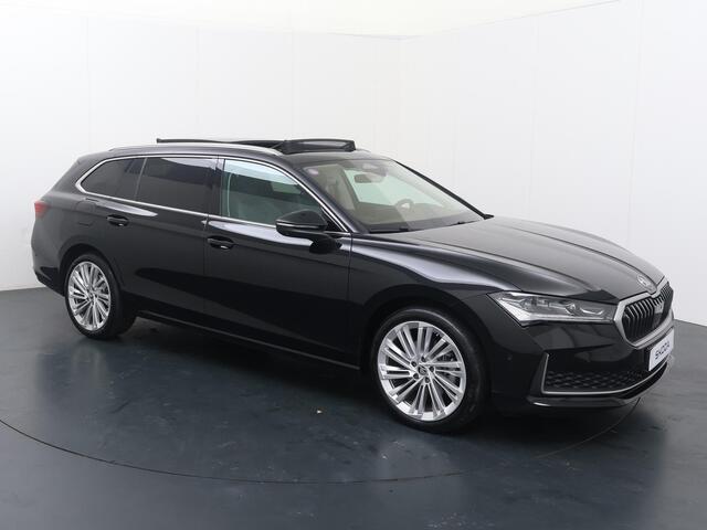 Skoda SUPERB Combi First Edition 1.5 TSI 150 PK DSG | Automaat | Panorama Dak | Navigatie | Adaptieve cruise control | 19'' Lichtmetalen velgen | Camera |
