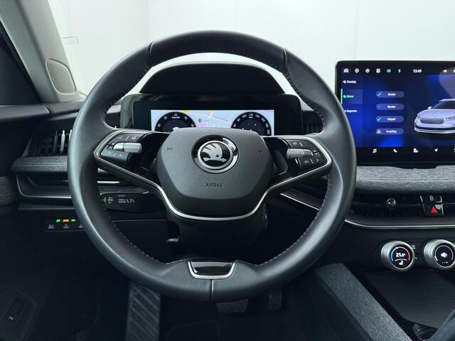 Skoda SUPERB Combi First Edition 1.5 TSI 150 PK DSG | Automaat | Panorama Dak | Navigatie | Adaptieve cruise control | 19'' Lichtmetalen velgen | Camera |