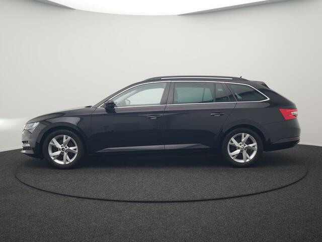 Skoda SUPERB Combi 1.4 TSI iV Business Edition Plug In Hybrid 218pk Dealer O.H PHEV | Trekhaak af Fabriek | Crystal LED | Keyless | Apple Carplay | Sportstoelen Verwarmd | Cruise Control | 17"L.M |