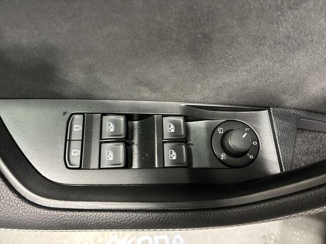 Skoda SUPERB Combi 1.4 TSI 218pk DSG iV Sportline Business · Panoramadak · Camera · Elek Bestuurderstoel Met Geheugen · Apple/Android Car Play · Elek. Achterklep · Keyless · 19'' Inch · Garantie t/m 30-07-2028 of 100.000km