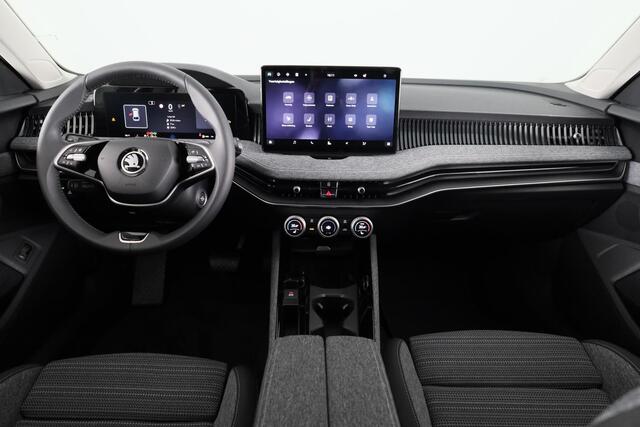 Skoda SUPERB Combi First Edition 1.5 MHEV 150 pk TSI e | Navigatie | Parkeercamera | Verwarmbare voorstoelen en achterbank | 18 inch Lichtmetalen velgen | Verlengde garantie