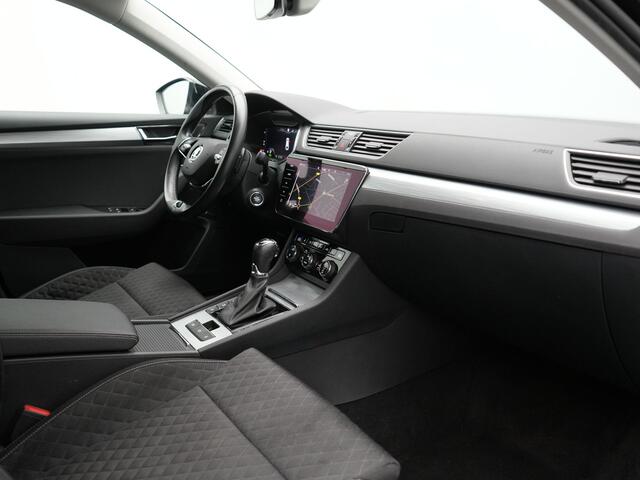 Skoda SUPERB Combi 1.4 TSI iV Business Edition Plus Plug In Hybrid 218pk PHEV | Trekhaak Af Fabriek | Crystal LED | Canton Audio | Sportstoelen & Stuur Verwarmd | Camera | Keyless | Cruise Control | Navigatie | Apple Carplay | Virtual | DAB | 17"L.M |