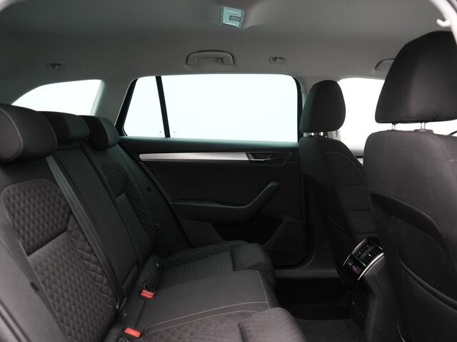 Skoda SUPERB Combi 1.4 TSI iV Business Edition Plus Plug In Hybrid 218pk PHEV | Trekhaak Af Fabriek | Crystal LED | Canton Audio | Sportstoelen & Stuur Verwarmd | Camera | Keyless | Cruise Control | Navigatie | Apple Carplay | Virtual | DAB | 17"L.M |