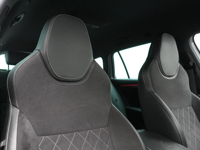 Skoda SUPERB Combi 1.4 TSI iV Sportline Business Plug In Hybrid 218pk Dealer O.H. PHEV | Trekhaak Af Fabriek | Adaptive Cruise | 360 Camera | Canton Audio | Alcantara Sportstoelen Memory & Verwarmd | Sfeerverlichting | Stuur Verwarmd | Keyless | Crystal LED | DAB |