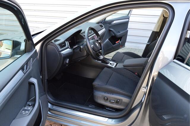 Skoda SUPERB Combi 1.5 TSI ACT Business Edition O.a: PDC, Stoelverw, Stoelgeheugen, Keyless, Carplay, Etc. All-in prijs!