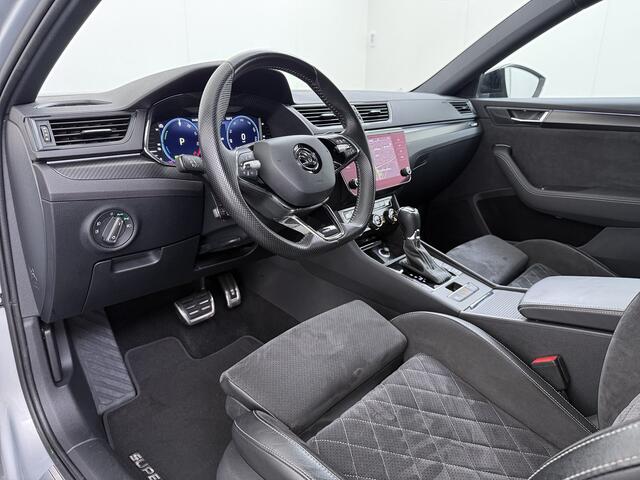 Skoda SUPERB Combi T218PK iV PHEV AUT-6 Sportline BS Elektr.+Geheugen-Sport-Stoelen+Verwarmd Trekhaak Virtual Cockpit Matrix Led Navi Ecc Adap.Cruise Camera Apple Carplay Auto Pdc 1.4t- Plug-in-hybride Achterbank+Stuurverwarming Led Elek.Achterklep Lmv 19" Keyless Dod