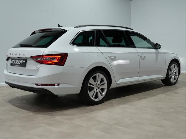 Skoda SUPERB Combi 1.4 TSI iV 204pk PHEV Business Edition Plus Trekhaak Camera 18"velgen Android/Carplay Keyless