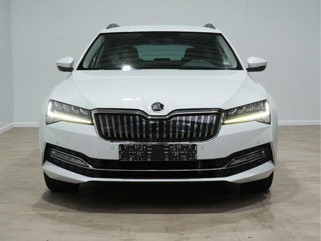 Skoda SUPERB Combi 1.4 TSI iV 204pk PHEV Business Edition Plus Trekhaak Camera Navigatie Stoelverwarming Carplay