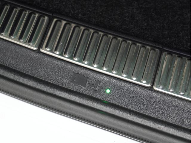 Skoda SUPERB Combi 1.4 TSI iV 204pk PHEV Business Edition Plus Trekhaak Camera Navigatie Stoelverwarming Carplay