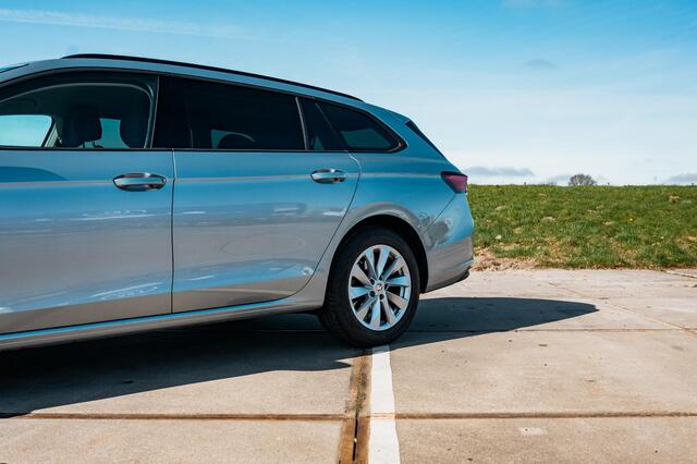 Skoda SUPERB Combi 1.5 TSI MHEV First Edition | TREKHAAK | CAMERA | LED | ALL SEASON BANDEN