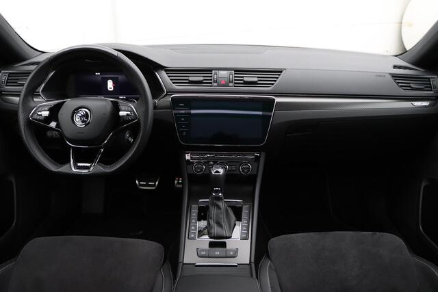 Skoda SUPERB Combi 1.4 TSI iV Sportline Business 218pk DSG6 | Panoramadak | DCC | Trekhaak wegklapbaar