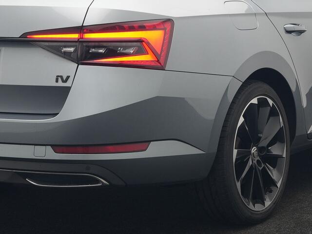 Skoda SUPERB Combi 1.4 TSI iV Sportline PHEV 218pk Dealer O.H | Panodak | Crystal LED | Camera | Alcantara Sportstoelen Memory & Verwarmd | Cruise Control | Sfeerverlichting | Apple Carplay | Keyless | Navigatie | Virtual | DAB | 19"L.M | Plug In Hybrid |