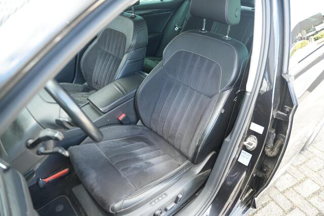 Skoda SUPERB 1.5 TSI ACT Business Edition Adaptieve Cruise Virtual Dash Leer Alcantara