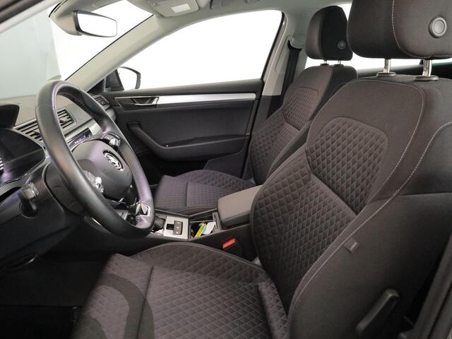 Skoda SUPERB Combi 1.5 TSI ACT Business Edition 150 pk Automaat (DSG) | Verlengde garantie | Navigatie | Trekhaak (wegklapbaar) | Parkeersensoren | Apple Carplay/Android Auto |