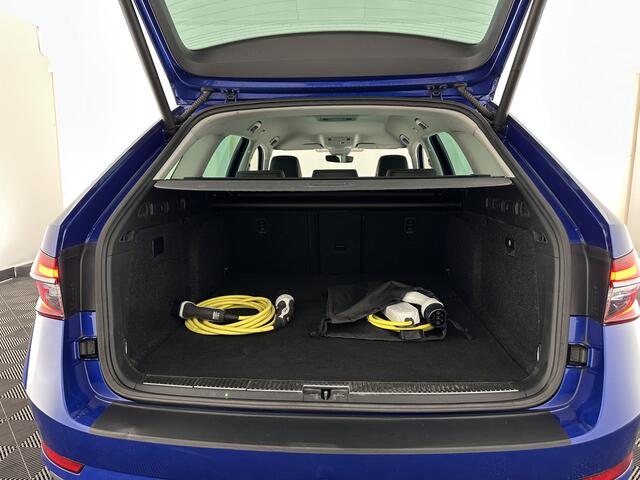 Skoda SUPERB Combi 1.4 TSI iV Sportline Business (Plug-in) (INCL.BTW) *PANO | ADAPTIVE-CRUISE | LEATHER-MICROFIBRE | FULL-LED | BLINDSPOT | MEMORY-PACK | TOP-VIEW | HEATED-COMFORTSEATS | KEYLESS | DIGI-COCKPIT | NAVI-FULLMAP | ECC | PDC | 19''ALU*