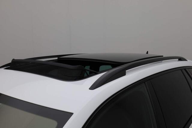 Skoda SUPERB Combi 1.4 TSI 218 pk DSG iV Sportline Business | Panoramadak | Trekhaak | Canton sound | 360 camera | Matrix LED | Adaptief onderstel | Keyless | 19 inch