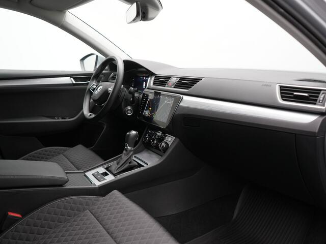 Skoda SUPERB Combi 1.4 TSI iV Business Edition PHEV 218pk Dealer O.H. | Adaptive Cruise | Camera | Voorstoelen Verwarmd | Apple Carplay | Crystal LED | Navigatie | Virtual Cockpit | DAB |