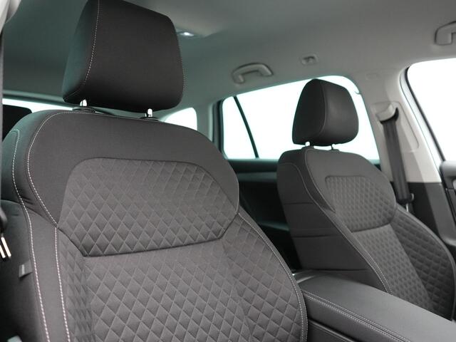 Skoda SUPERB Combi 1.4 TSI iV Business Edition PHEV 218pk Dealer O.H. | Adaptive Cruise | Camera | Voorstoelen Verwarmd | Apple Carplay | Crystal LED | Navigatie | Virtual Cockpit | DAB |